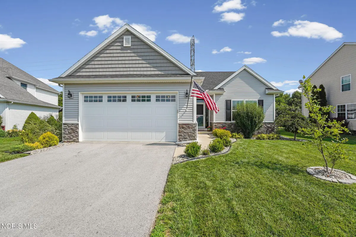 1050 N Ironwood Drive, Rossford, OH 43460 - #1