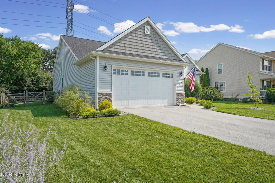 1050 N Ironwood Drive, Rossford, OH 43460 - #2