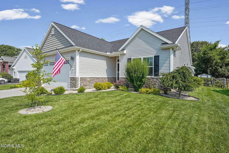 1050 N Ironwood Drive, Rossford, OH 43460 - #3