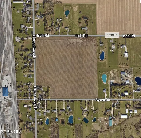 E Broadway Street, Walbridge, OH 43465