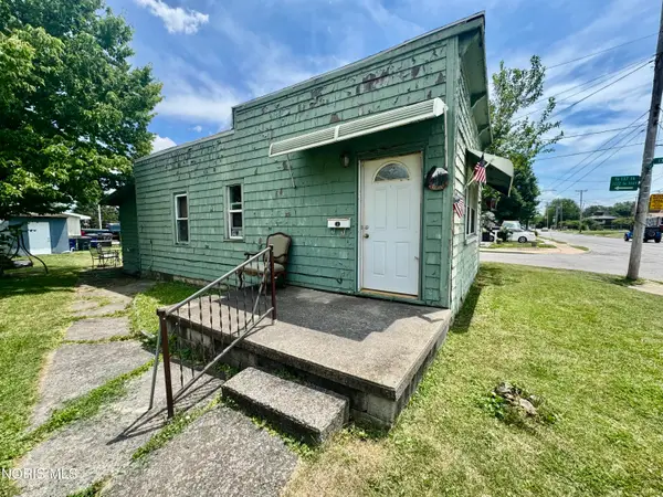5702 Edgewater Drive, Toledo, OH 43611
