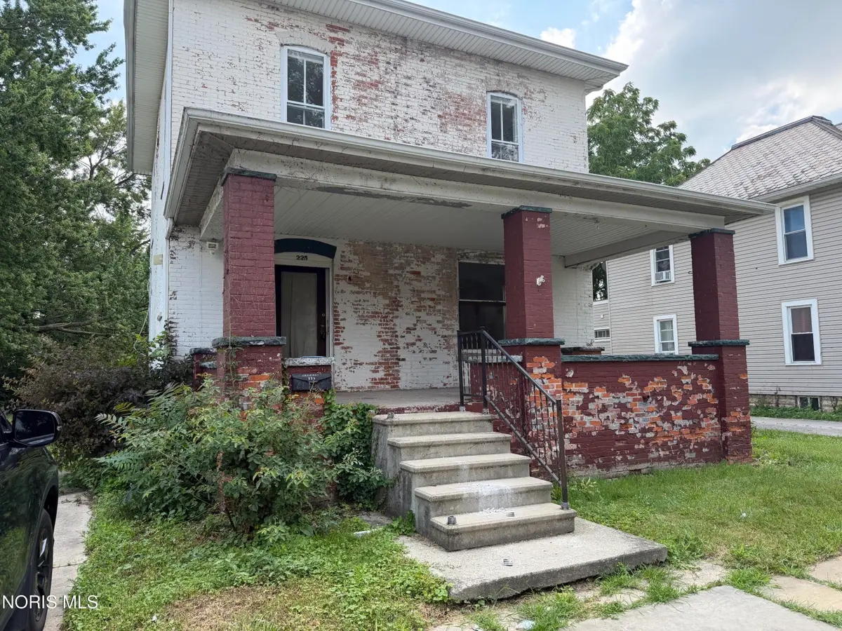 225 E South Street, Fostoria, OH 44830 - #1