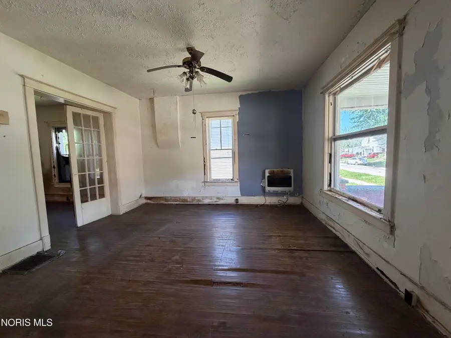 225 E South Street, Fostoria, OH 44830 - #2