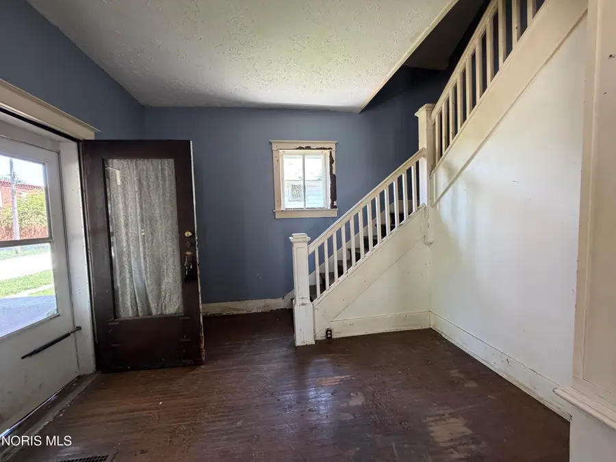 225 E South Street, Fostoria, OH 44830 - #3