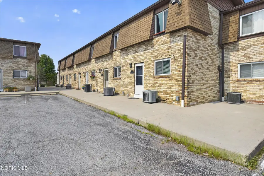 728 Fairway Drive #Apt 11, Wauseon, OH 43567 - #2