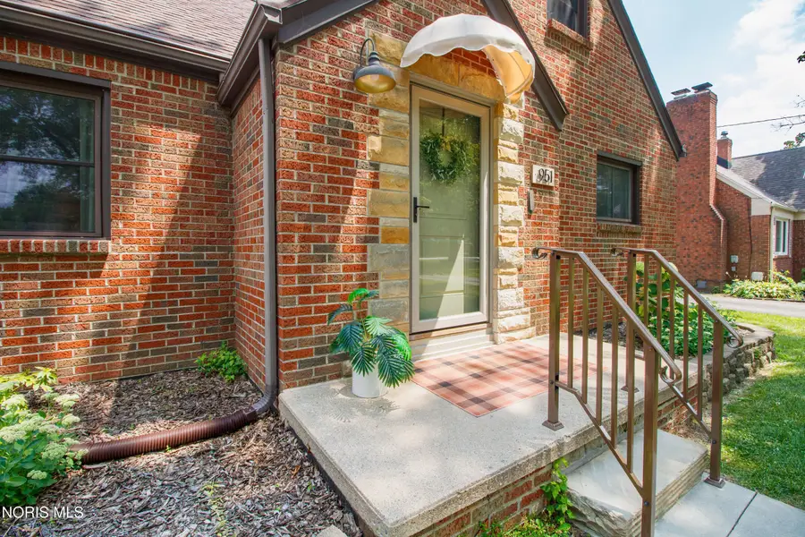 951 Mulberry Street, Perrysburg, OH 43551 - #3
