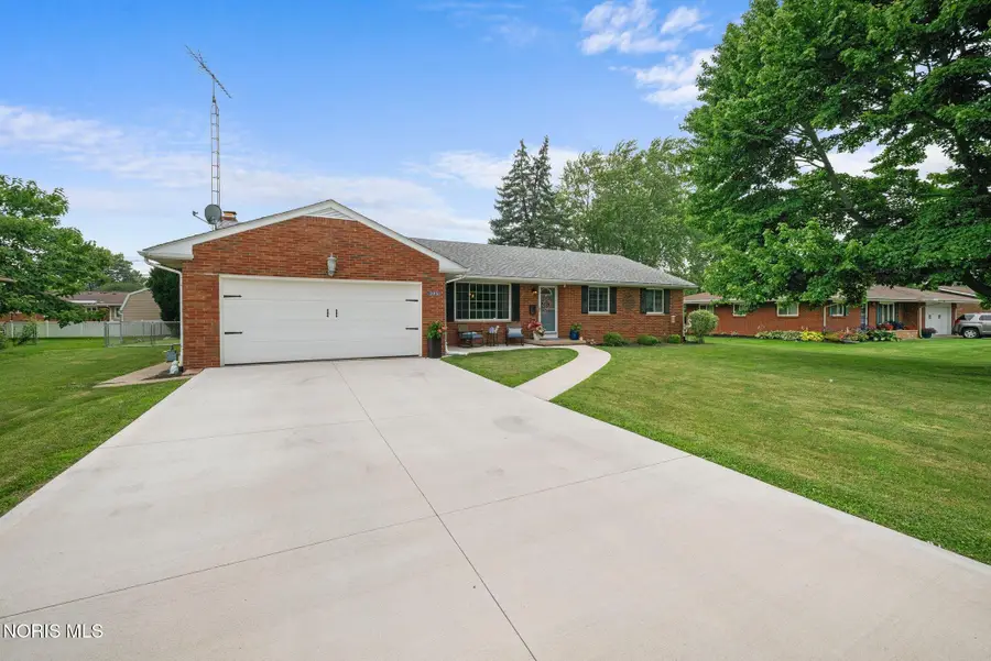305 Parkview Drive, Walbridge, OH 43465 - #3