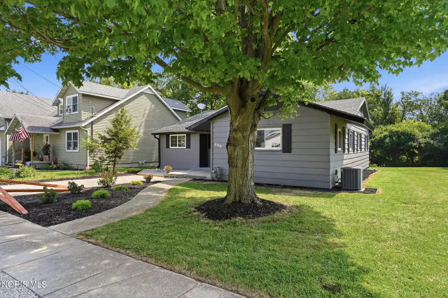 888 Lincoln Avenue, Fostoria, OH 44830 - #3
