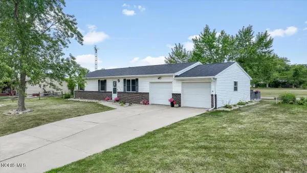 2212 Evergreen Drive, Defiance, OH 43512