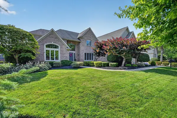 558 Laguna Point, Holland, OH 43528