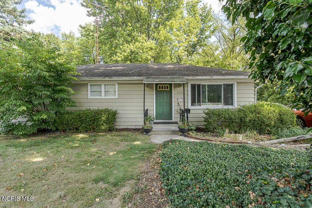 5204 Silvertown Drive, Sylvania, OH 43560 - #1