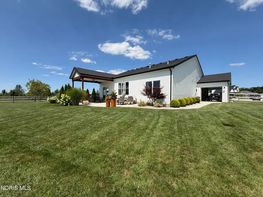 1403 Roberts Circle, Waterville, OH 43566 - #2