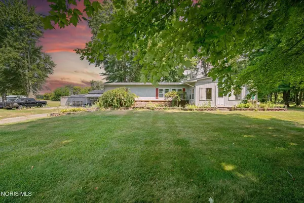 3184 Co Rd V, Liberty Center, OH 43532