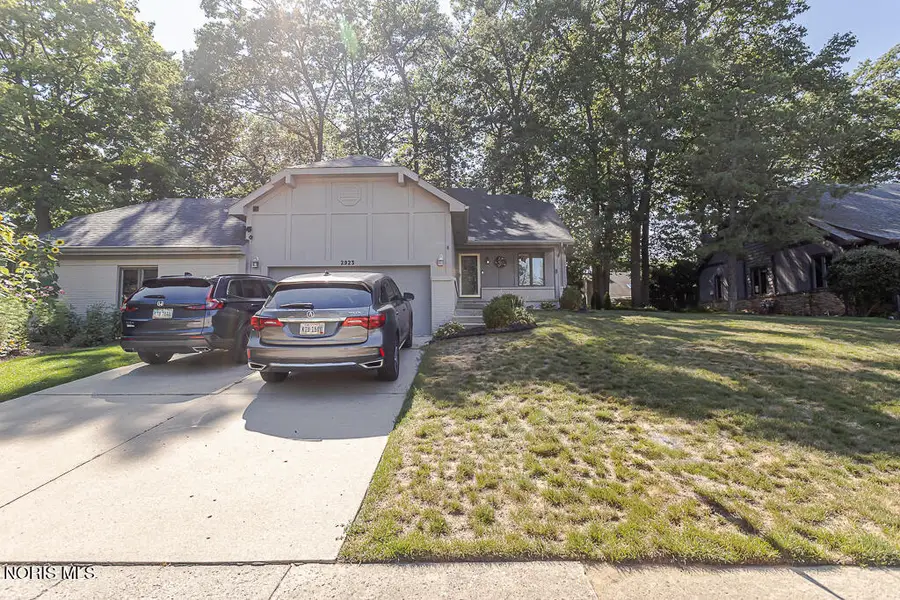 2923 Stoneleigh Drive, Toledo, OH 43617 - #2