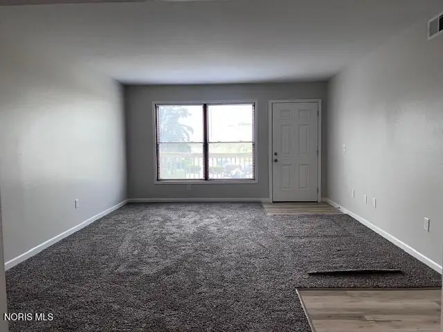 6201 Garden Road #Apt B30, Maumee, OH 43537 - #3