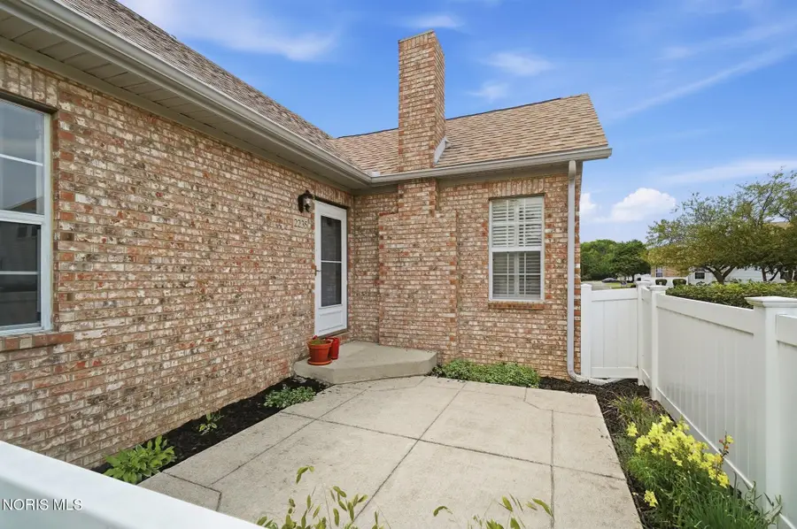 2235 Fox Run Circle # 4-14, Findlay, OH 45840 - #2