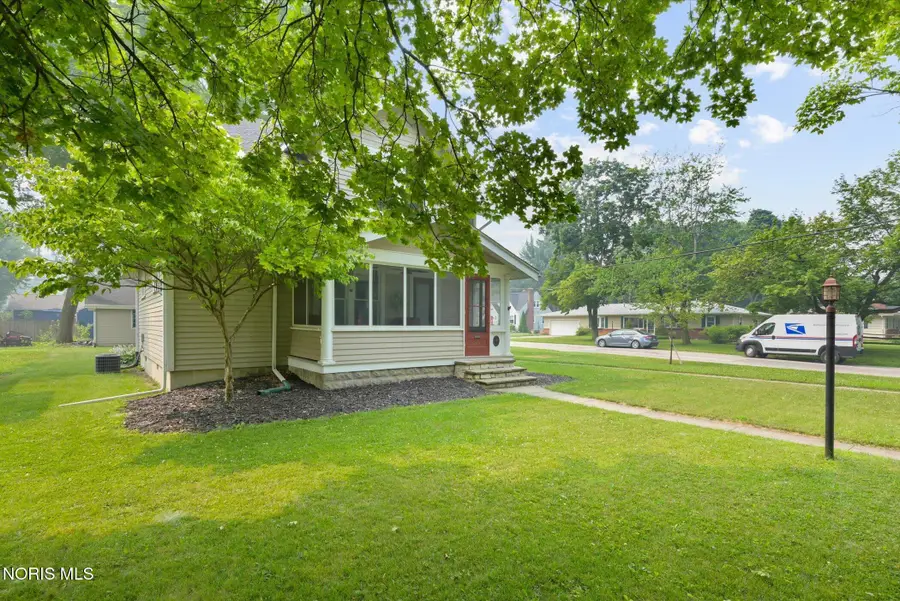 242 W 7th Street, Perrysburg, OH 43551 - #2