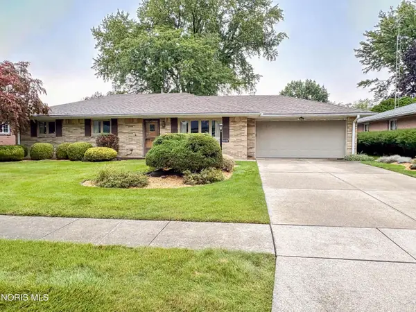2649 Gladhaven Drive, Oregon, OH 43616