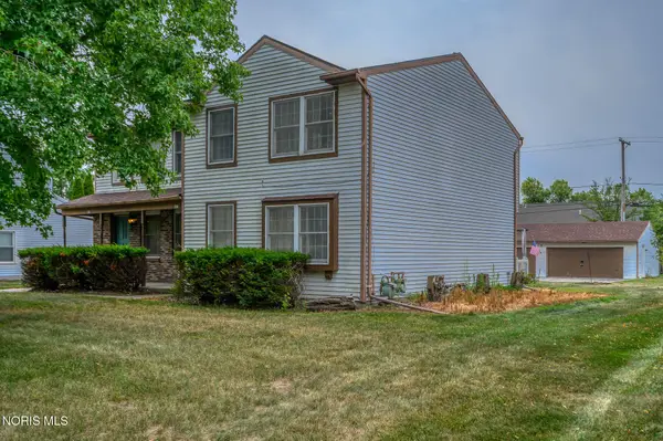 6823 Woodlake Drive, Toledo, OH 43617
