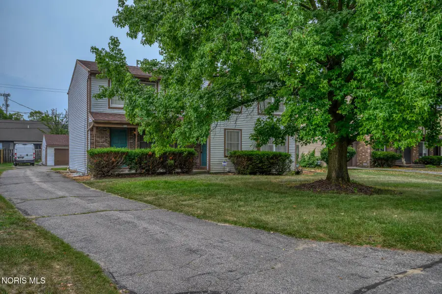 6823 Woodlake Drive, Toledo, OH 43617 - #2