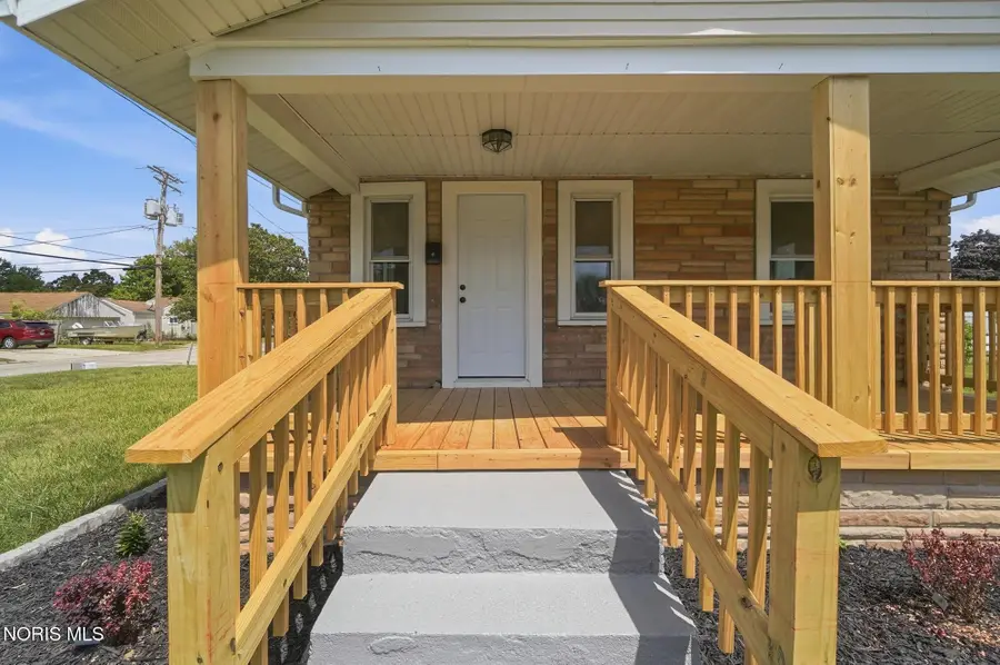 1054 Scott Street, Maumee, OH 43537 - #2