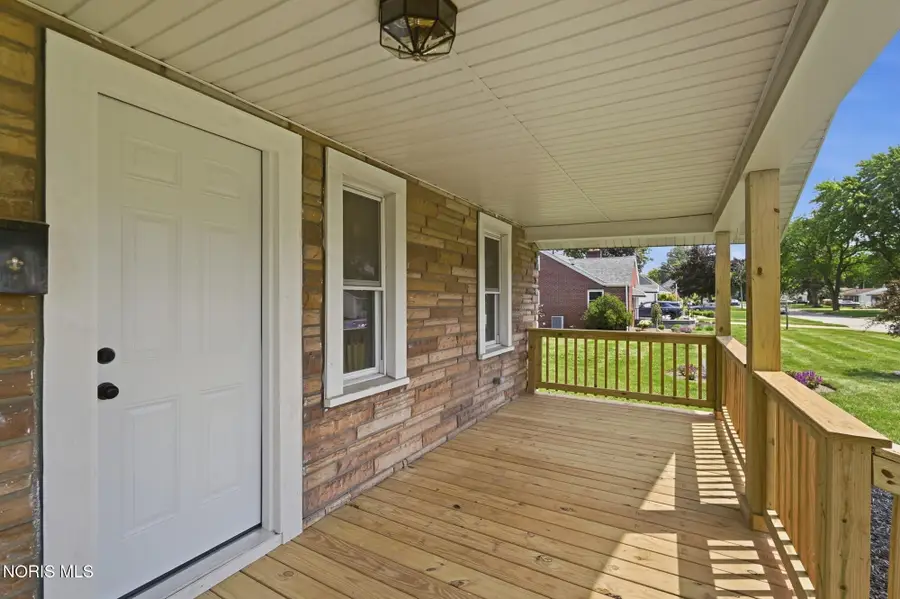 1054 Scott Street, Maumee, OH 43537 - #3