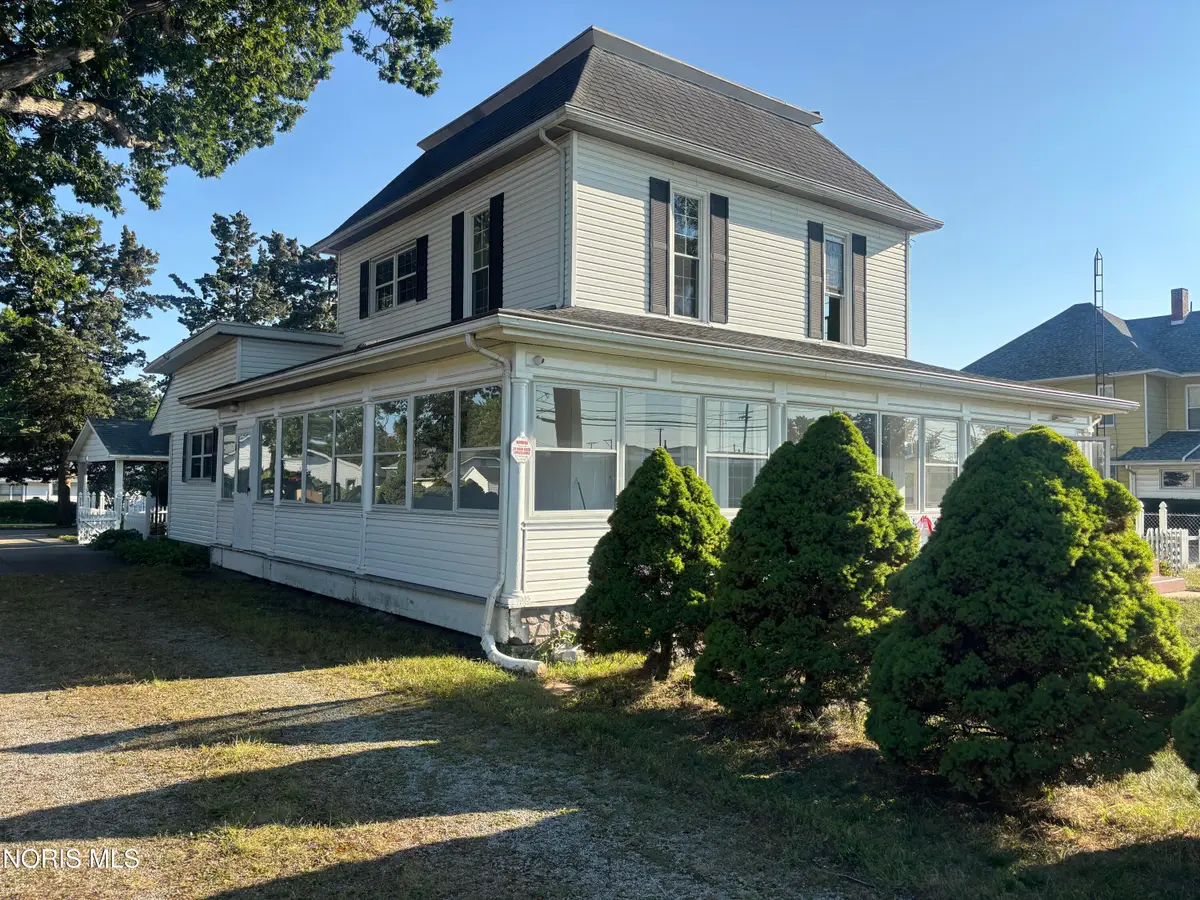 218 Chestnut Street, Swanton, OH 43558 - #1