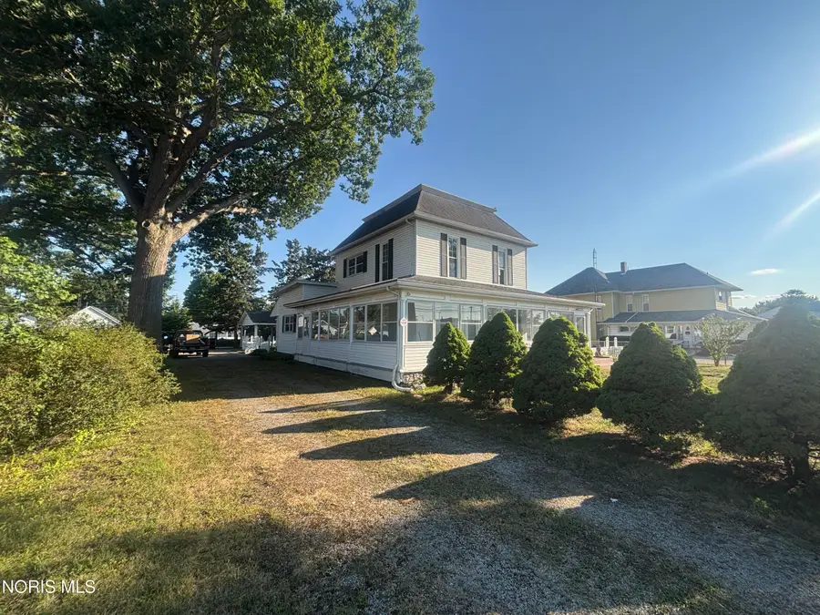 218 Chestnut Street, Swanton, OH 43558 - #2