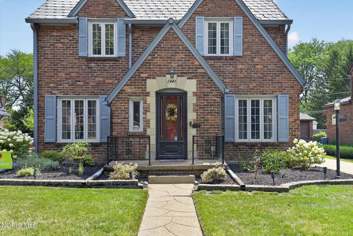 2342 Meadowwood Drive, Toledo, OH 43606 - #1