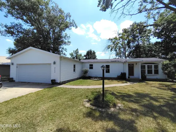 3113 Sandlewood Drive, Defiance, OH 43512