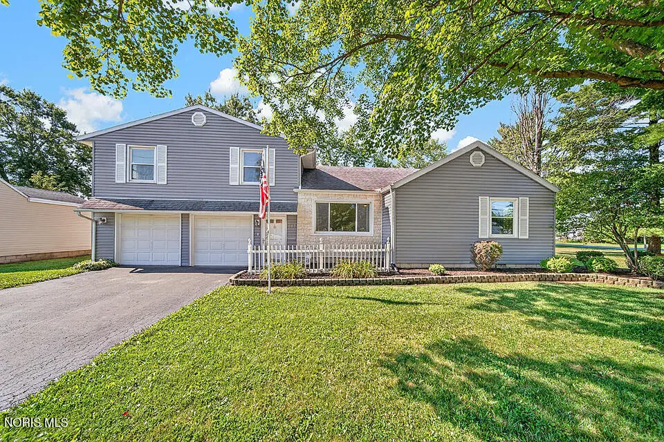 207 W Bigelow Avenue, Findlay, OH 45840 - #1