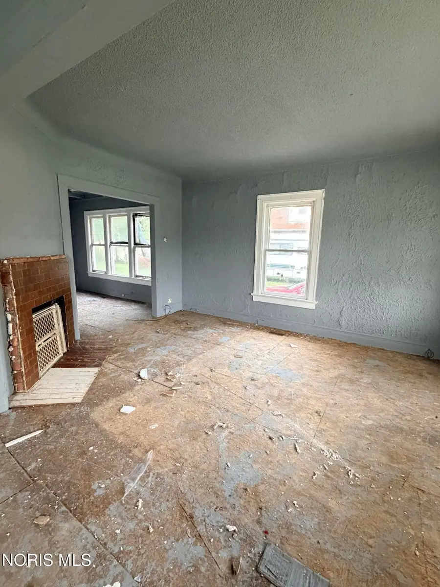 140 Islington Street, Toledo, OH 43610 - #3