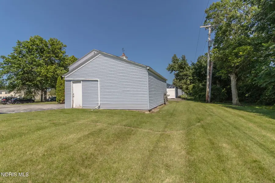 3722 Lakepointe Drive, Northwood, OH 43619 - #2