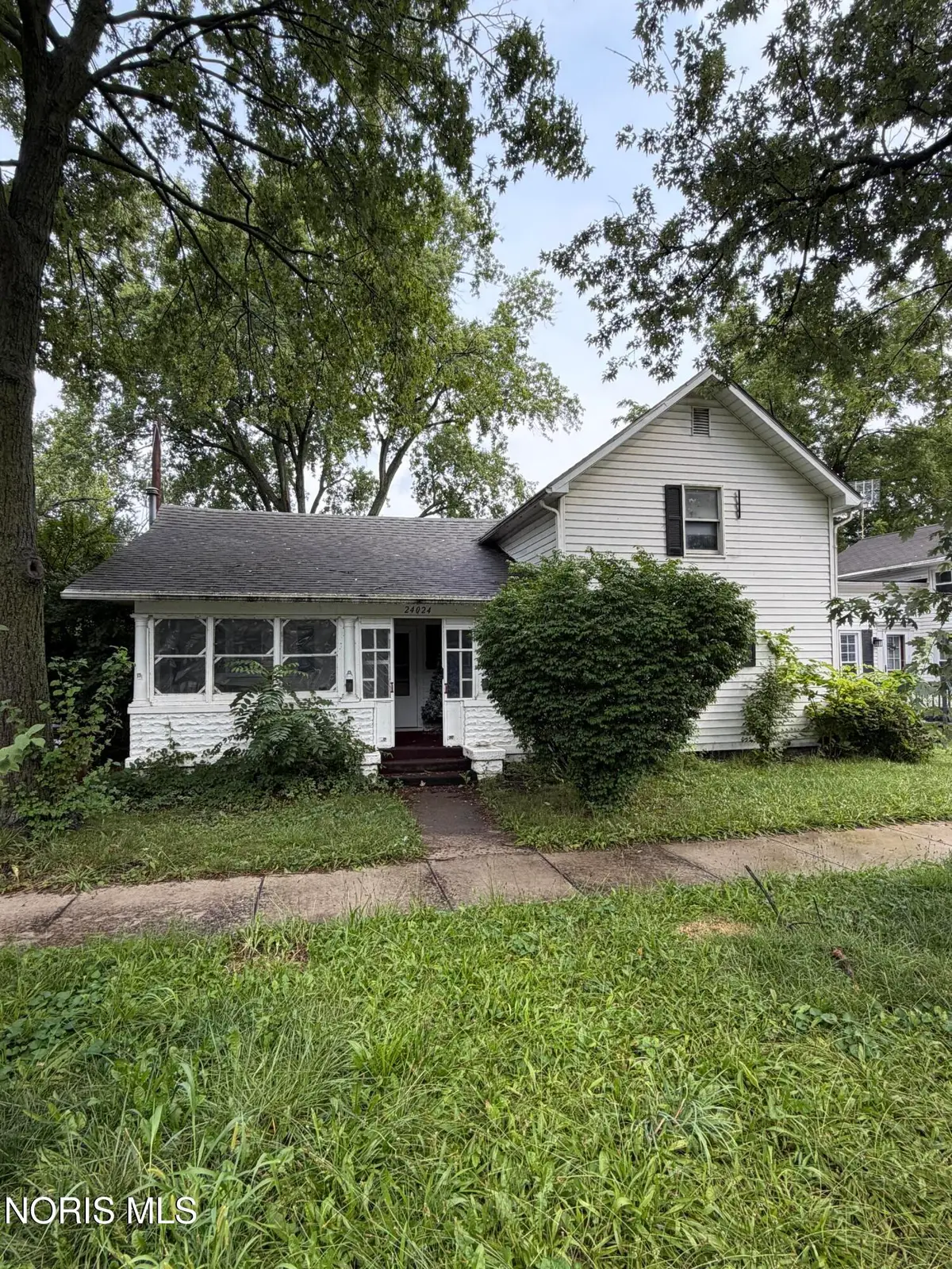 24024 E 2nd Street, Grand Rapids, OH 43522 - #1