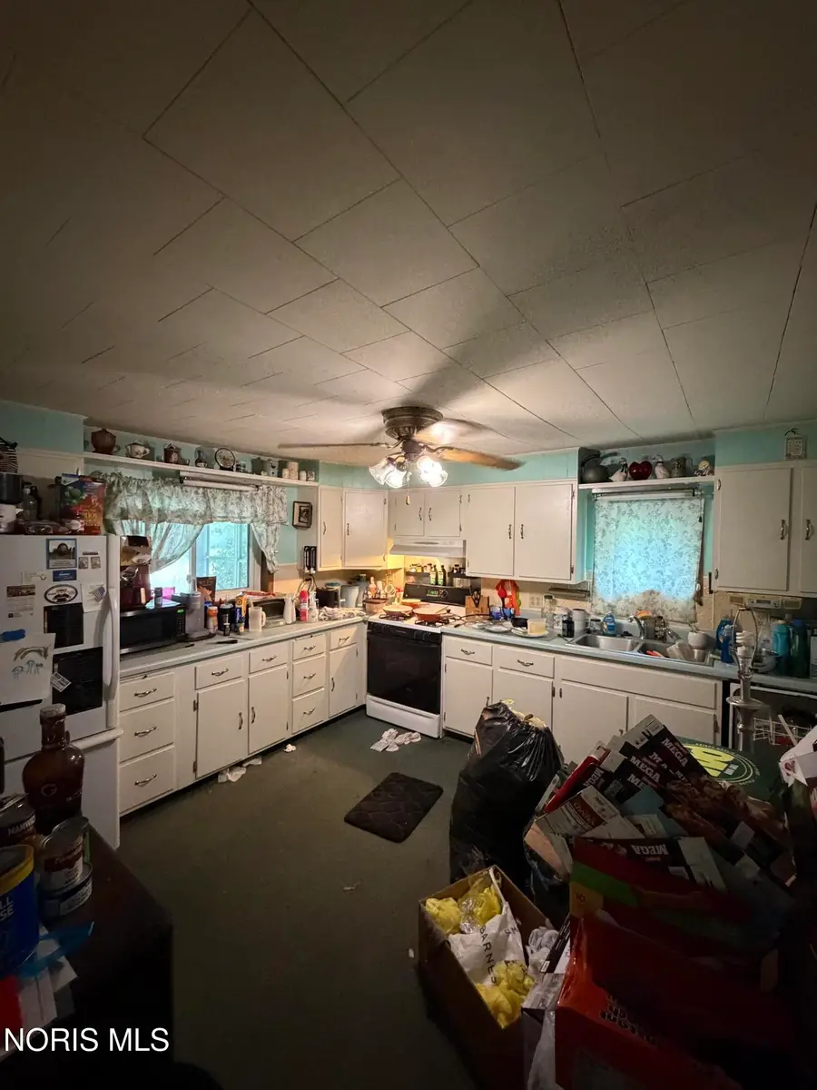 24024 E 2nd Street, Grand Rapids, OH 43522 - #2