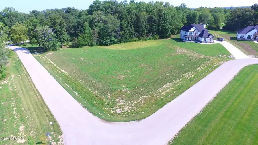 132 Coach House Loop, Bowling Green, OH 43402 - #2