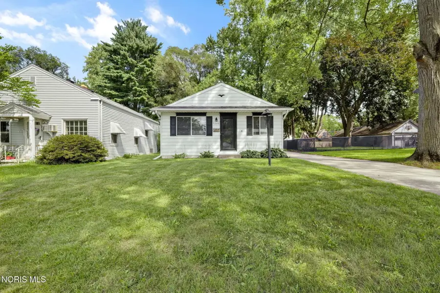 3248 Meadowbrook Court, Toledo, OH 43606 - #2