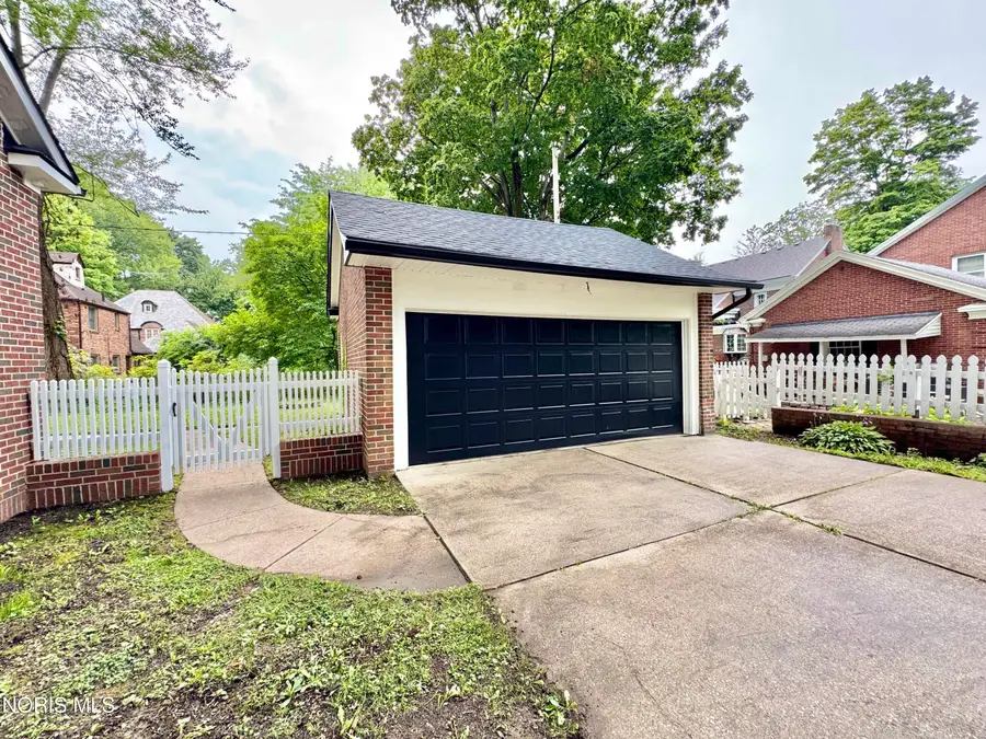 2509 Meadowwood Drive, Toledo, OH 43606 - #3