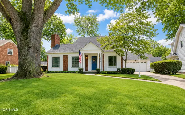 2352 Densmore Drive, Toledo, OH 43606