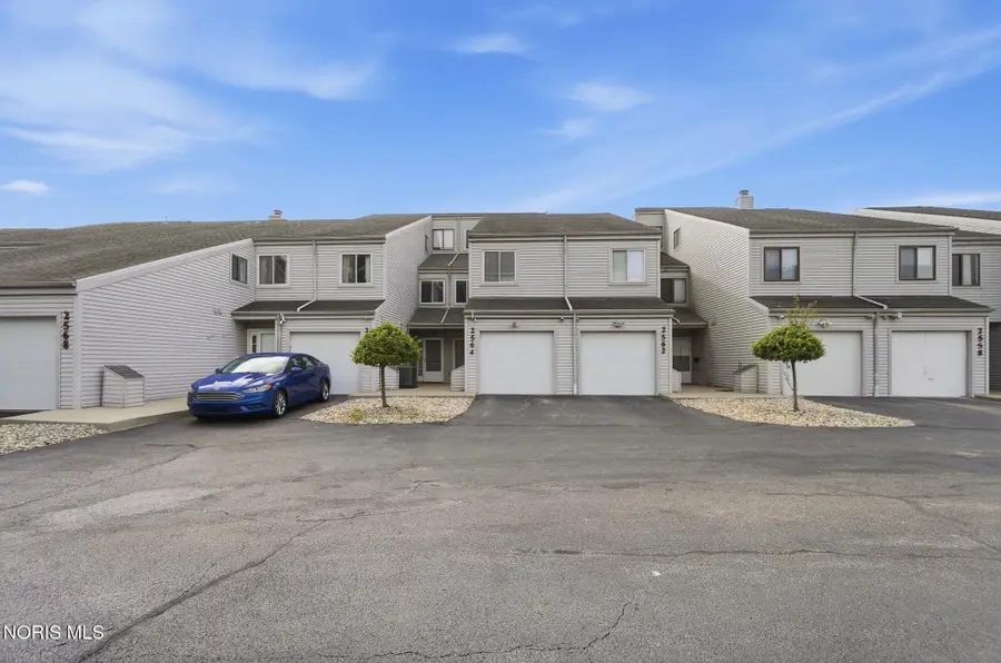 2564 W Village Drive, Toledo, OH 43614 - #2