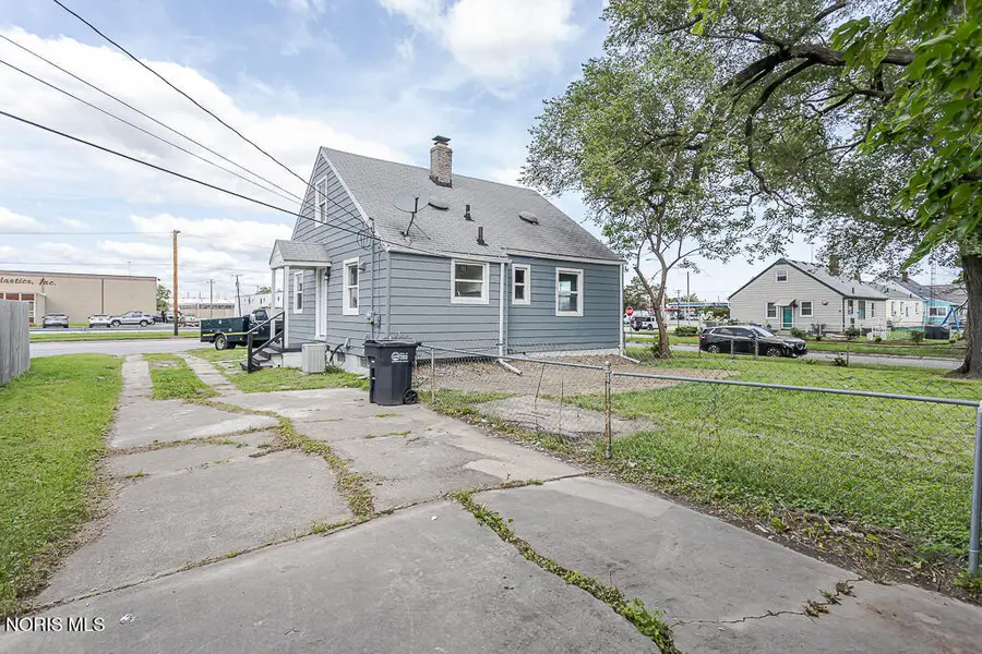 1318 E Manhattan Boulevard, Toledo, OH 43608 - #2