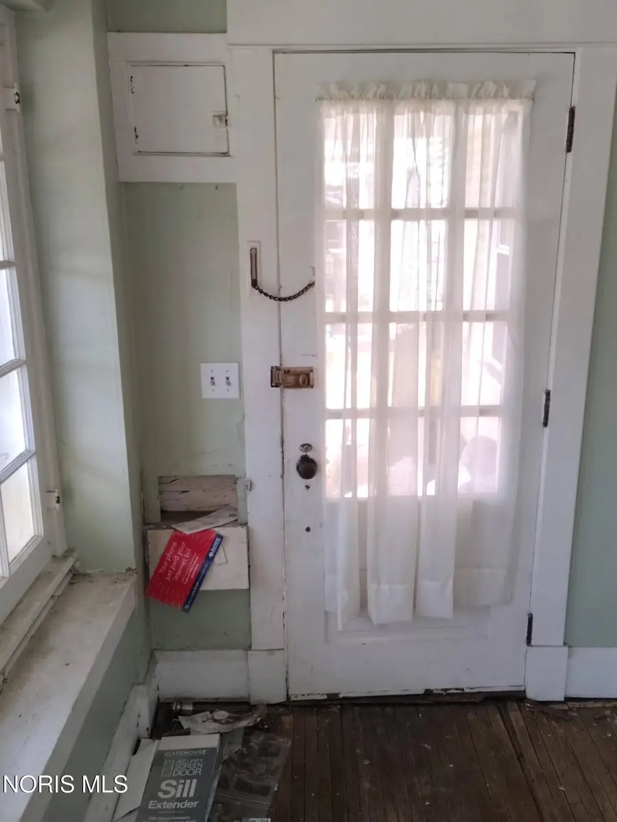 2010 Airport Highway, Toledo, OH 43609 - #2