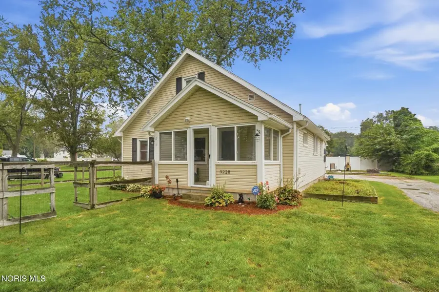 3228 Zone Avenue, Toledo, OH 43617 - #3