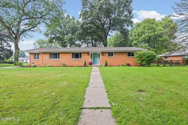 2216 Heatherwood Drive, Toledo, OH 43614
