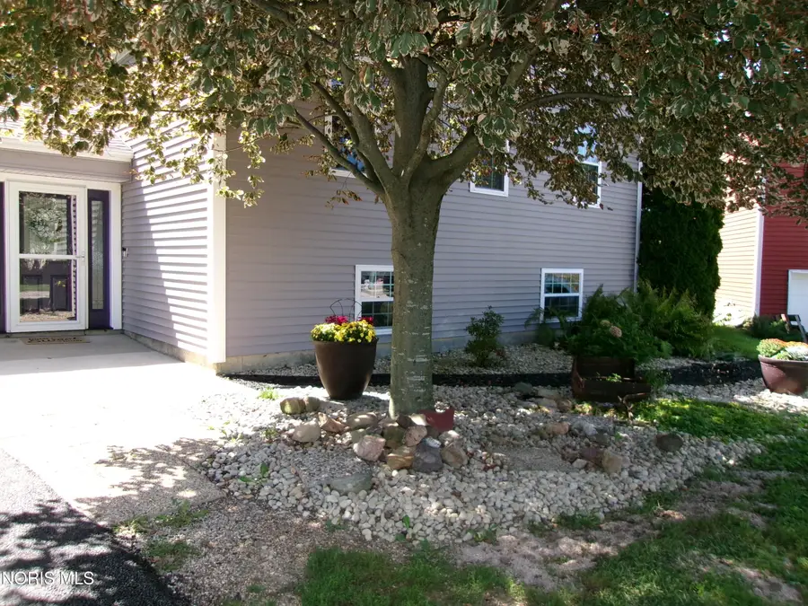 1012 Lakehurst Drive, Northwood, OH 43619 - #2