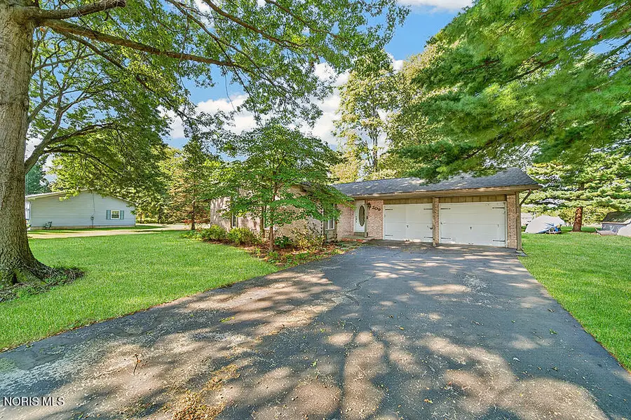 209 E Parklane Avenue, Bradner, OH 43406 - #3