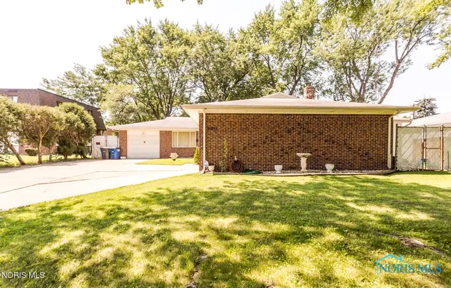 5829 Benalex Drive, Toledo, OH 43612 - #2