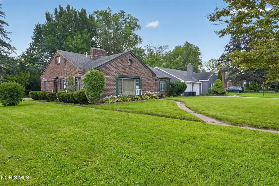 3728 Indian Road, Ottawa Hills, OH 43606 - #2