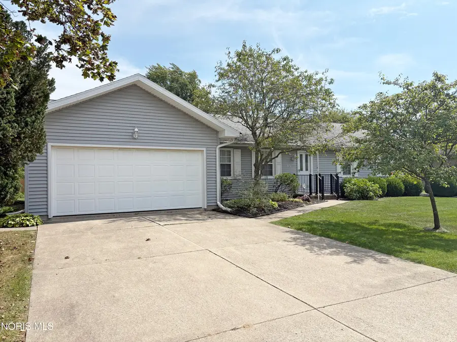514 N Wintergarden Road, Bowling Green, OH 43402 - #2
