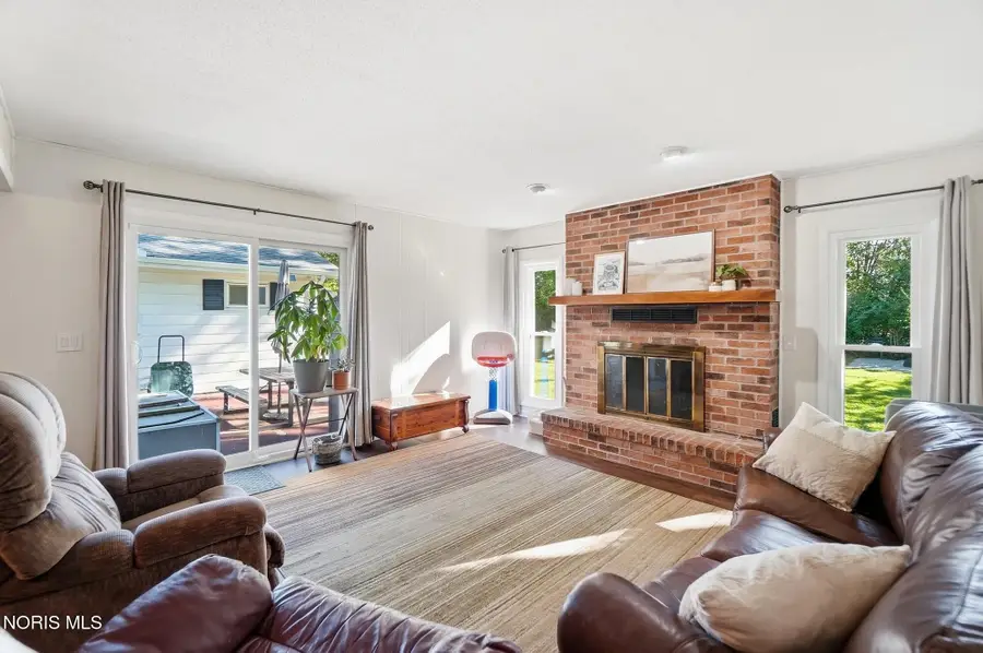 1002 Fort Drive, Bowling Green, OH 43402 - #3